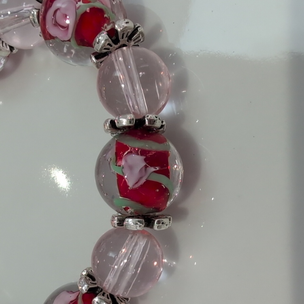 Handmade Glasswork Floral Pink and Red Beaded Stretch Bracelet 6.5" - Picture 4 of 4